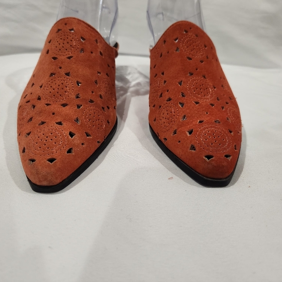 Sam & Libby Terracotta Suede Cutout Mules. Size 8.5 - Picture 4 of 9